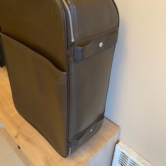 Authentic Louis Vuitton taiga leather pegase 55 carry on - Picture 8 of 9